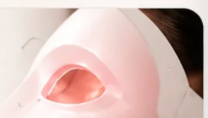 Máscara LUMORA colocada cerca del rostro